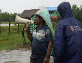 Volunteer aid workers in the DRR teams take care of the timely evacuation of the villagers. Photo: Valeria Turrisi/Malteser International
